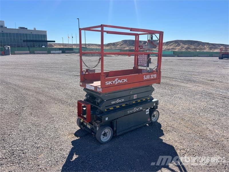 SkyJack SJIII-3219 Electric Scissor Lift Scheren-Arbeitsbühnen
