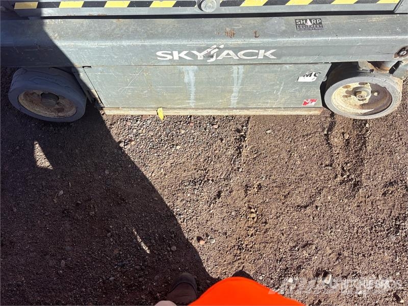 SkyJack SJIII-3219 Electric Scissor Lift رافعات مقصية الشكل