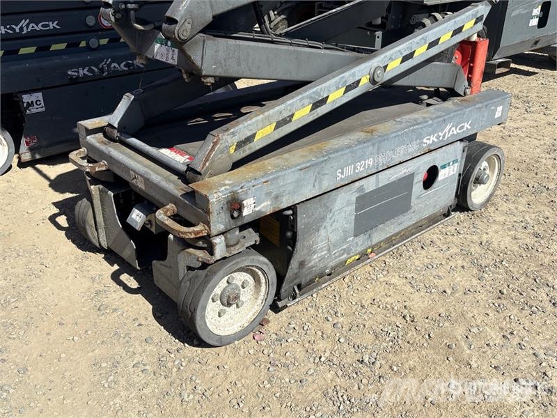 SkyJack SJIII- 3219 Electric Scissor Lift Scissor lifts