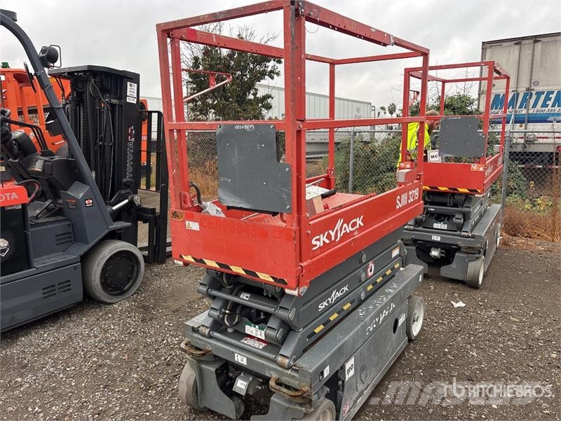 SkyJack SJIII-3219 Electric Scissor Lift رافعات مقصية الشكل