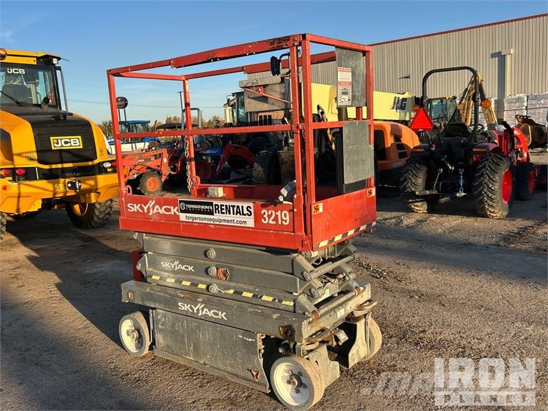 SkyJack SJIII-3219 Electric Scissor Lift Scissor lifts