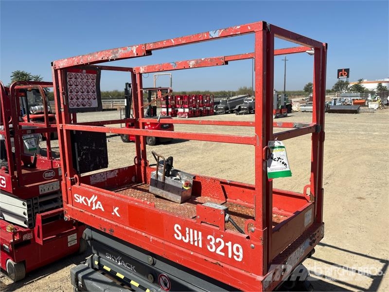 SkyJack SJIII-3219 Electric Scissor Lift Scissor lifts