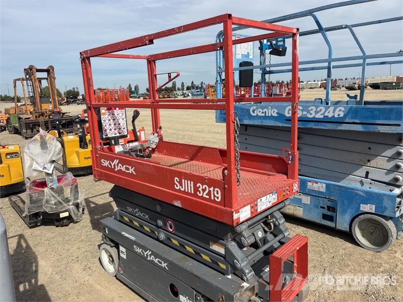 SkyJack SJIII-3219 Electric Scissor Lift Scissor lifts