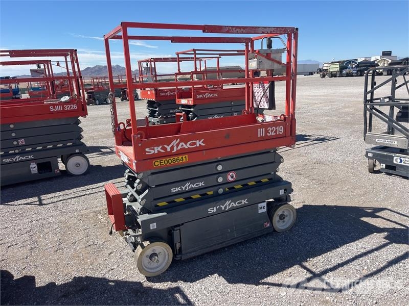 SkyJack SJIII-3219 Electric Scissor Lift Nacelle ciseaux