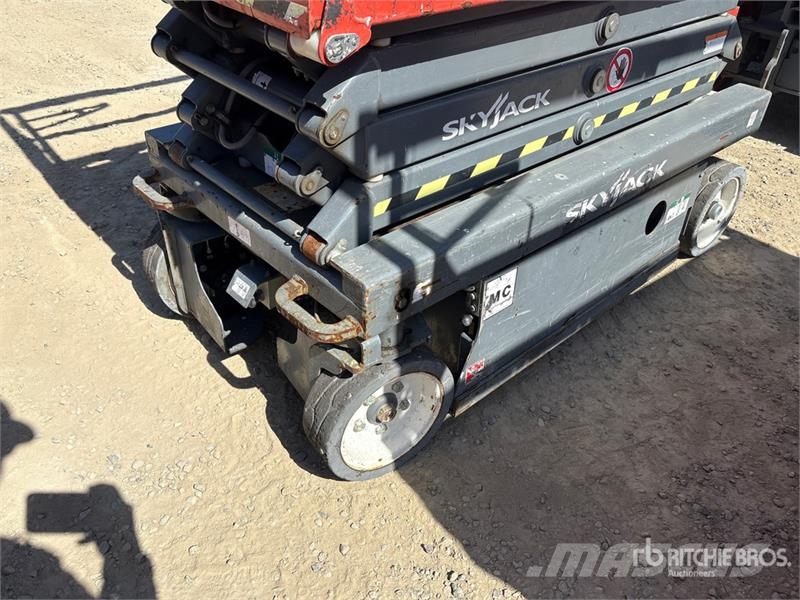 SkyJack SJIII-3219 Electric Scissor Lift Scissor lifts