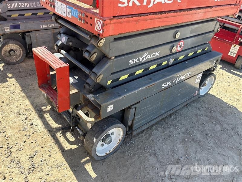 SkyJack SJIII-3219 Electric Scissor Lift Scissor lifts