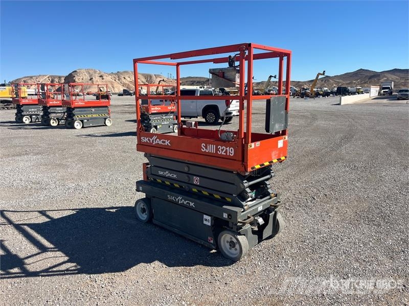 SkyJack SJIII-3219 Electric Scissor Lift Scheren-Arbeitsbühnen