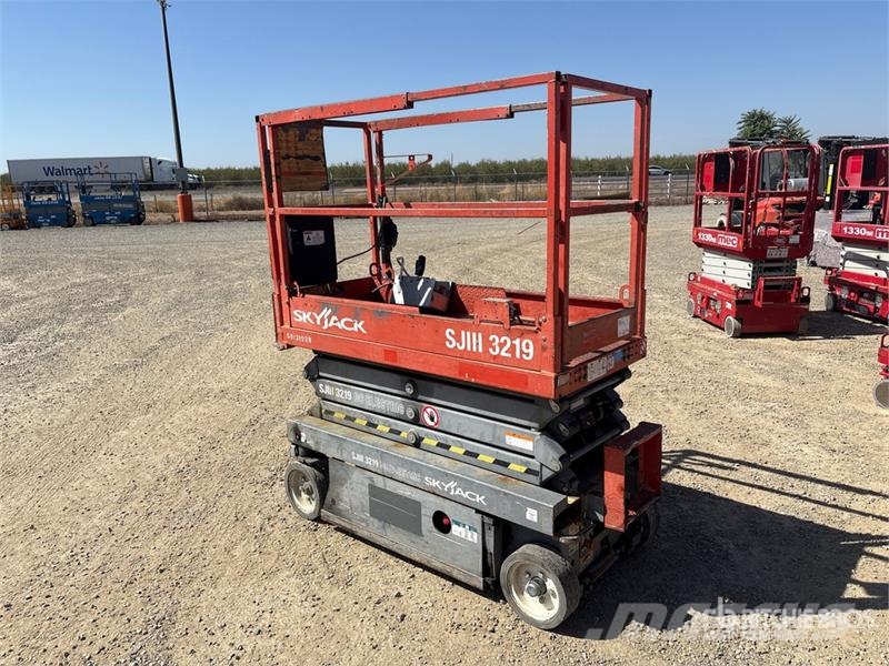 SkyJack SJIII- 3219 Electric Scissor Lift Scissor lifts
