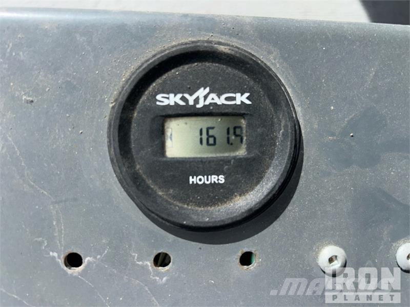 SkyJack SJIII-3219 Electric Scissor Lift Ollós emelők