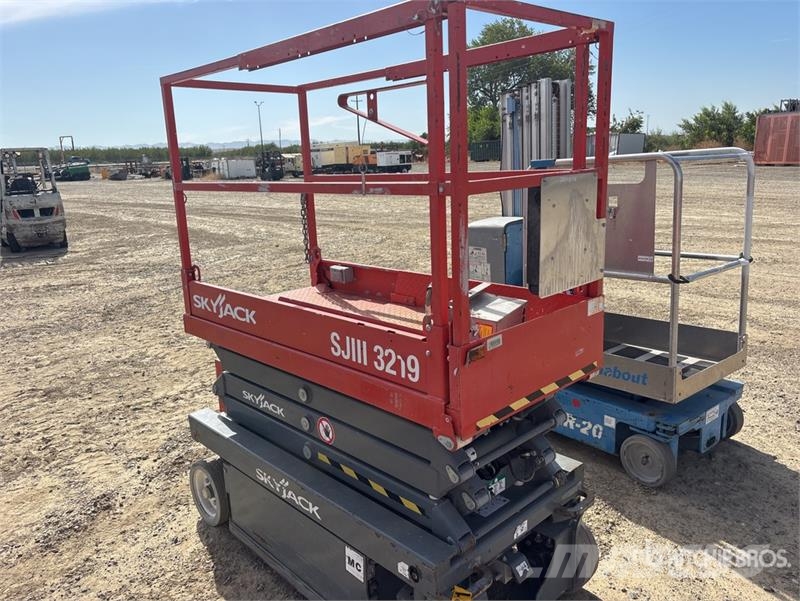 SkyJack SJIII-3219 Electric Scissor Lift Scissor lifts