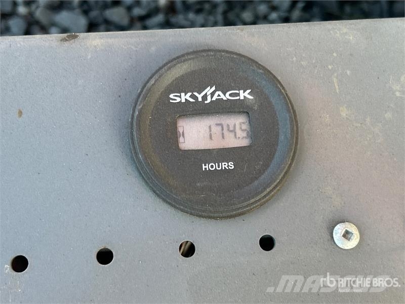 SkyJack SJIII-3219 Electric Scissor Lift رافعات مقصية الشكل