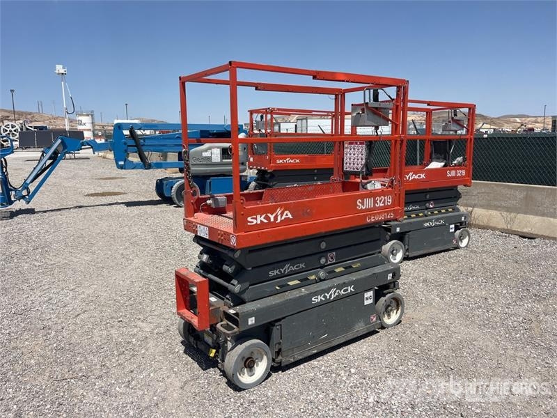 SkyJack SJIII-3219 Electric Scissor Lift Scissor lifts