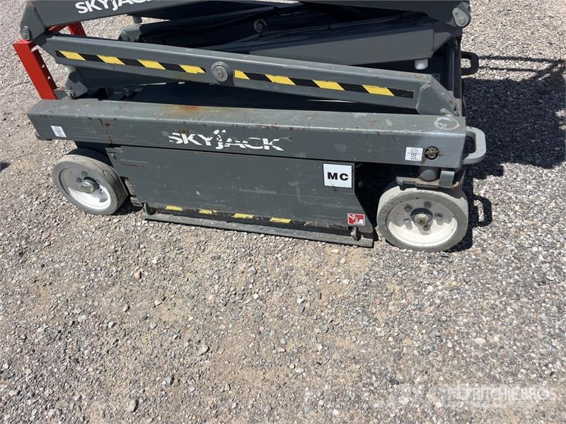 SkyJack SJIII-3219 Electric Scissor Lift Scissor lifts