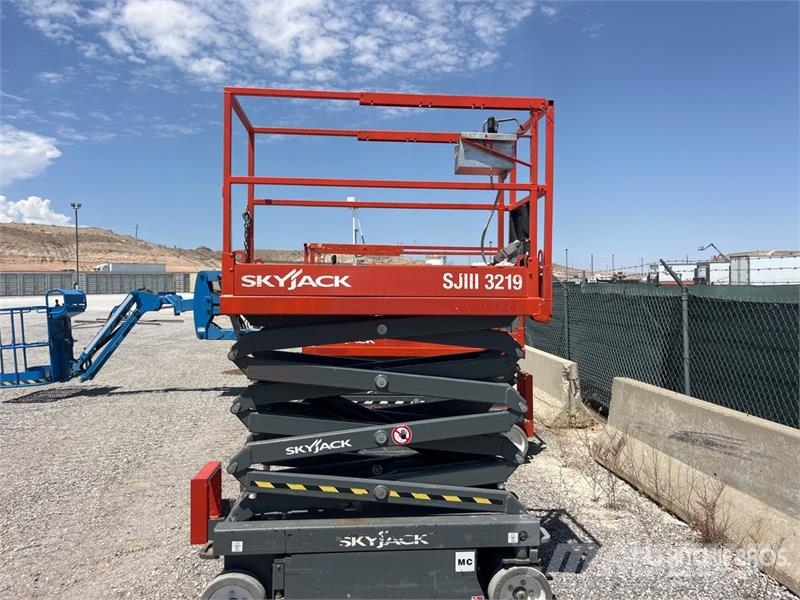 SkyJack SJIII-3219 Electric Scissor Lift Scissor lifts