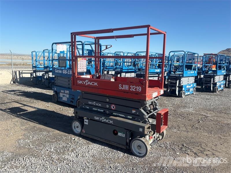SkyJack SJIII-3219 Electric Scissor Lift Elevadores de tesoura