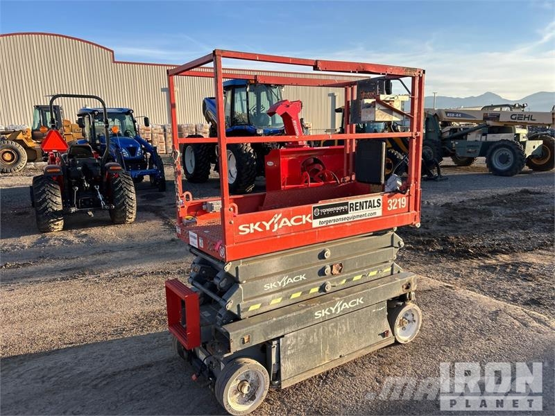 SkyJack SJIII-3219 Electric Scissor Lift Scissor lifts