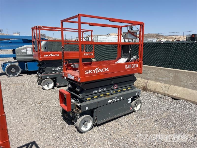 SkyJack SJIII-3219 Electric Scissor Lift Scissor lifts