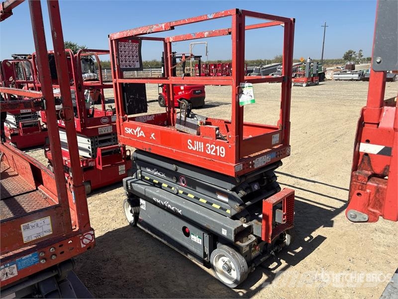 SkyJack SJIII-3219 Electric Scissor Lift Scissor lifts