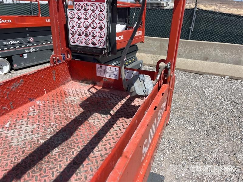 SkyJack SJIII-3219 Electric Scissor Lift Scissor lifts