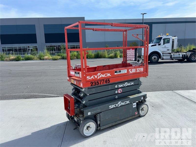 SkyJack SJIII-3219 Electric Scissor Lift Ollós emelők