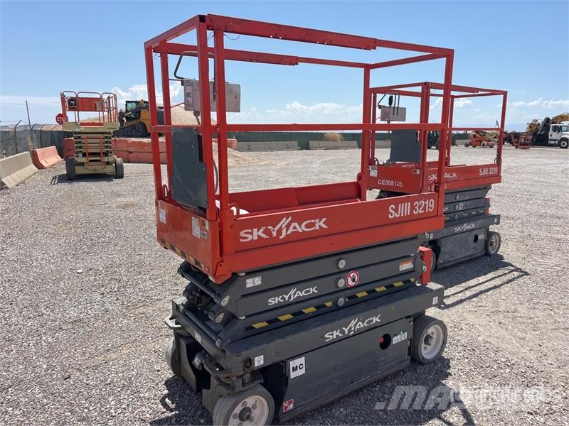 SkyJack SJIII-3219 Electric Scissor Lift Scissor lifts