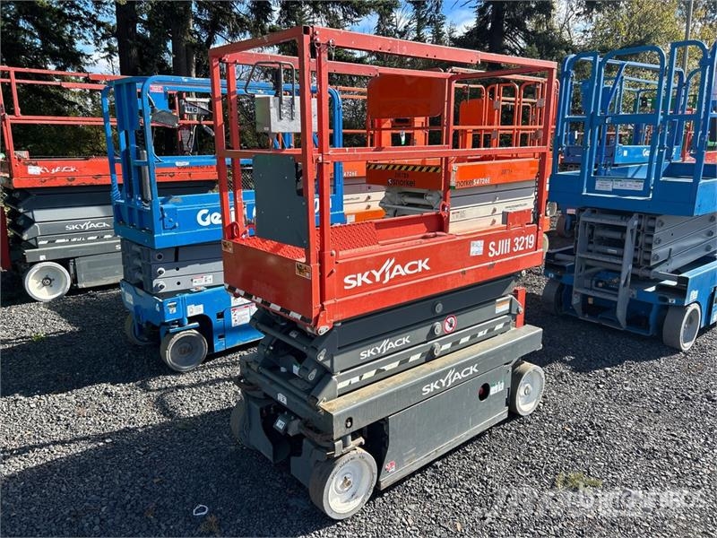 SkyJack SJIII-3219 Electric Scissor Lift رافعات مقصية الشكل