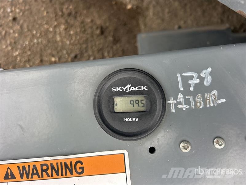 SkyJack SJIII-3219 Electric Scissor Lift رافعات مقصية الشكل