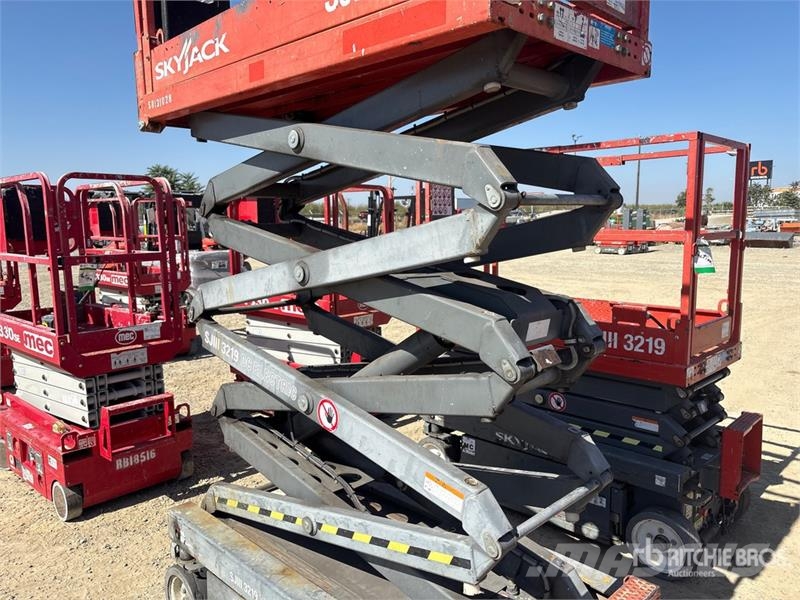 SkyJack SJIII- 3219 Electric Scissor Lift Scissor lifts