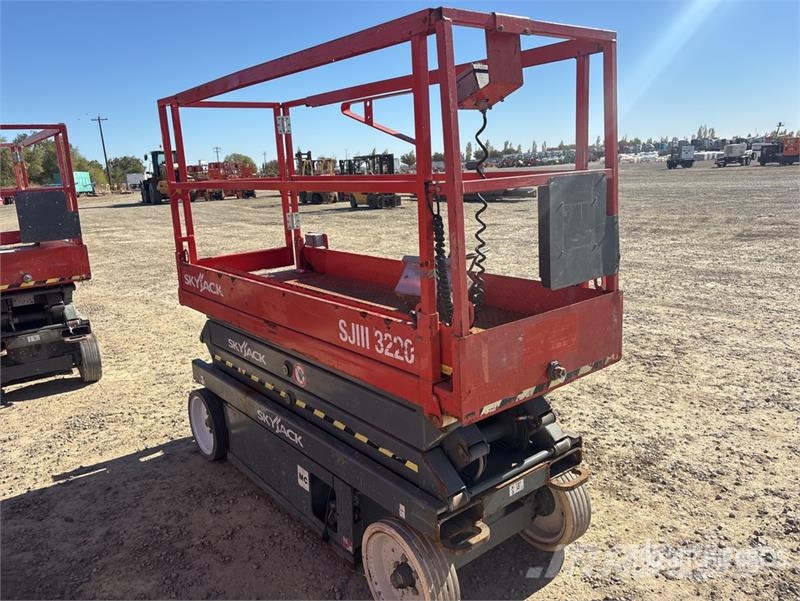 SkyJack SJIII 3220 Electric Scissor Lift 剪式升降機
