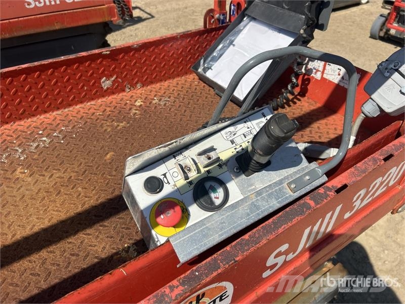 SkyJack SJIII 3220 Electric Scissor Lift Ollós emelők