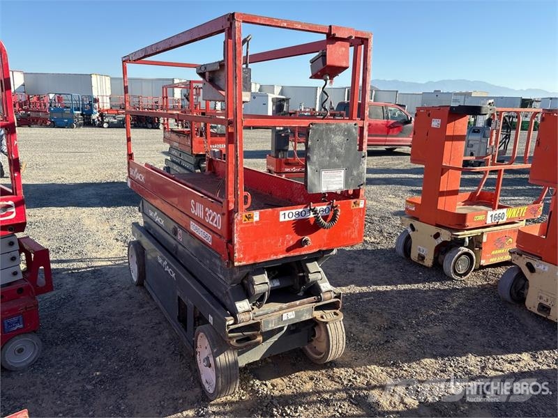 SkyJack SJIII 3220 Electric Scissor Lift Scissor lifts