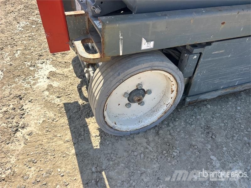 SkyJack SJIII 3220 Electric Scissor Lift Ollós emelők