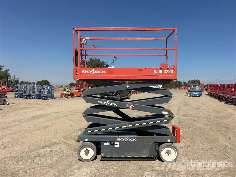 SkyJack SJIII 3220 Electric Scissor Lift Ollós emelők
