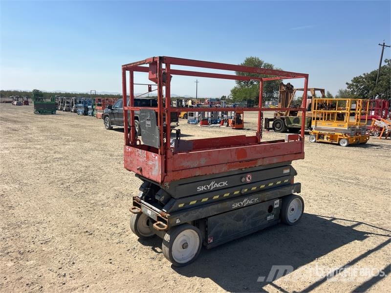 SkyJack SJIII 3220 Electric Scissor Lift Ollós emelők