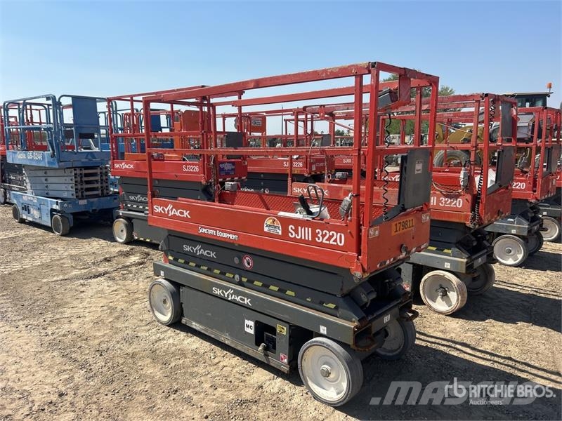 SkyJack SJIII 3220 Electric Scissor Lift Ollós emelők