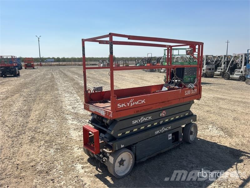 SkyJack SJIII 3220 Electric Scissor Lift Ollós emelők