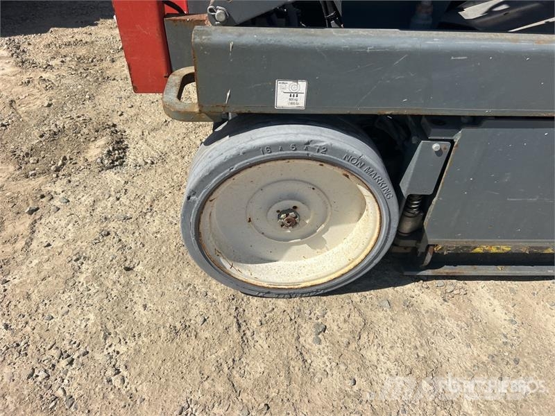 SkyJack SJIII 3220 Electric Scissor Lift Ollós emelők