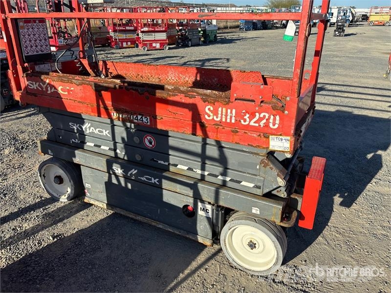 SkyJack SJIII-3220 Electric Scissor Lift 가위형 리프트
