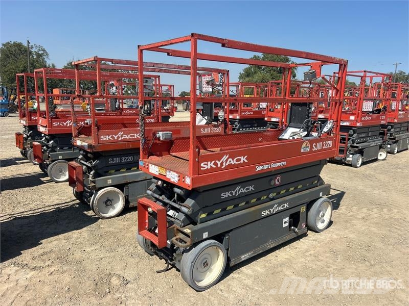 SkyJack SJIII 3220 Electric Scissor Lift Ollós emelők