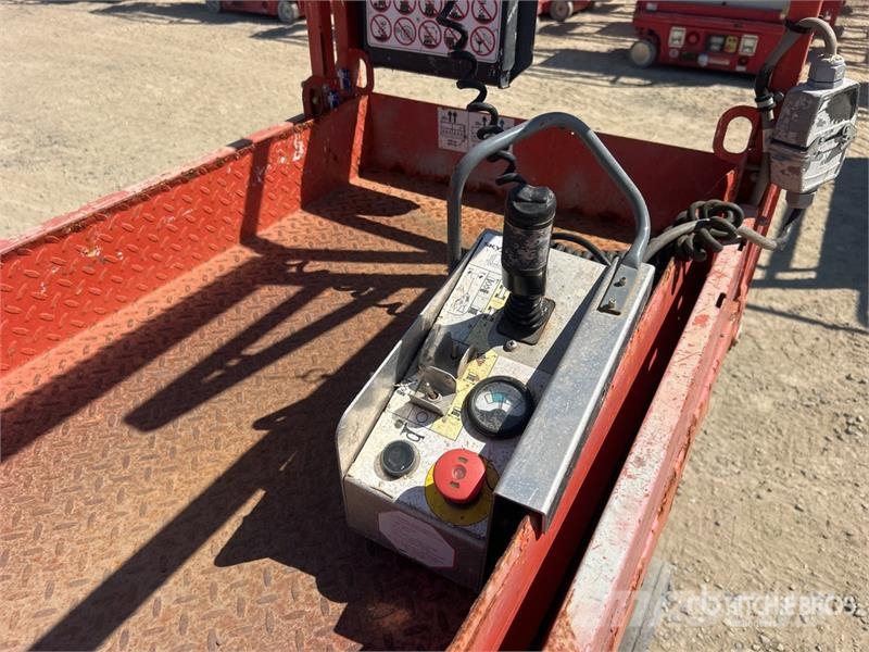 SkyJack SJIII 3220 Electric Scissor Lift Ollós emelők