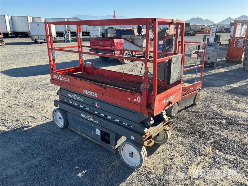 SkyJack SJIII-3220 Electric Scissor Lift Scissor lifts