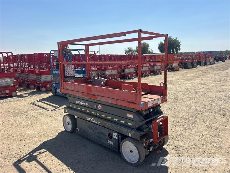 SkyJack SJIII 3220 Electric Scissor Lift Ollós emelők