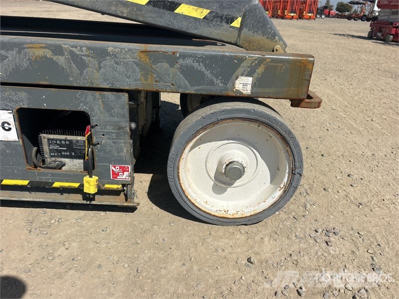 SkyJack SJIII 3220 Electric Scissor Lift Ollós emelők