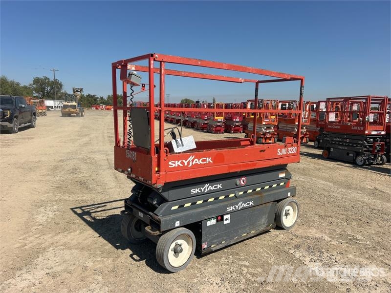 SkyJack SJIII 3220 Electric Scissor Lift Ollós emelők