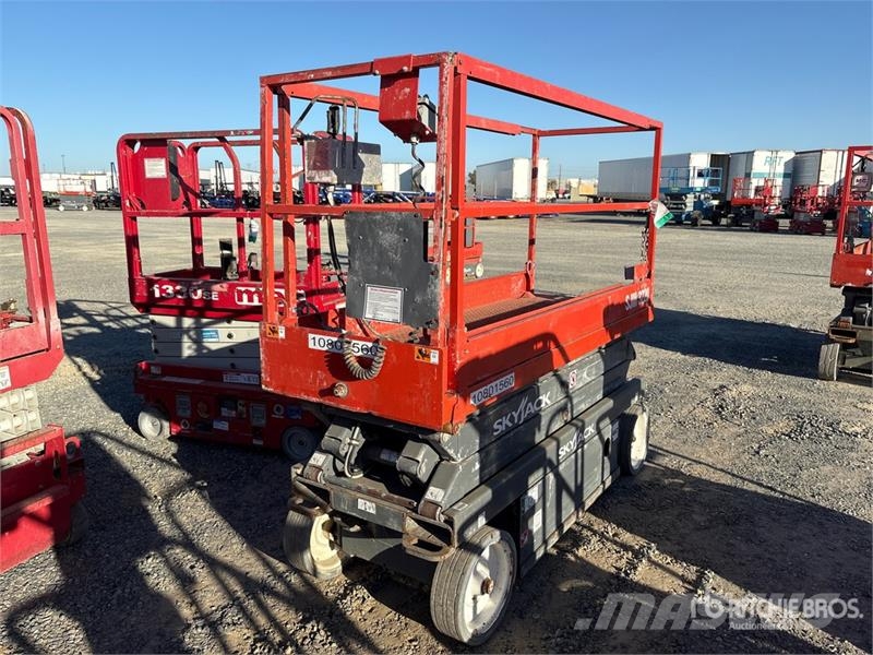 SkyJack SJIII 3220 Electric Scissor Lift Scissor lifts
