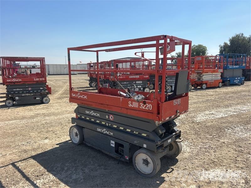 SkyJack SJIII 3220 Electric Scissor Lift Ollós emelők