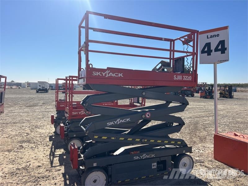SkyJack SJIII 3220 Electric Scissor Lift Škaraste platforme