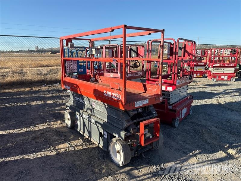 SkyJack SJIII 3220 Electric Scissor Lift Scissor lifts