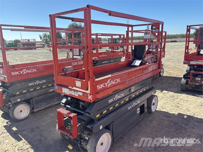 SkyJack SJIII 3220 Electric Scissor Lift Scissor lifts