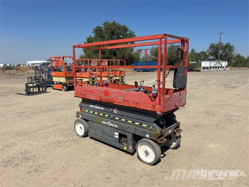 SkyJack SJIII 3220 Electric Scissor Lift Ollós emelők